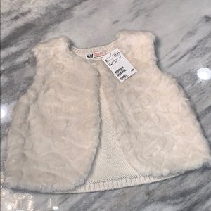 NWT M&M faux front girls vest size 6-8